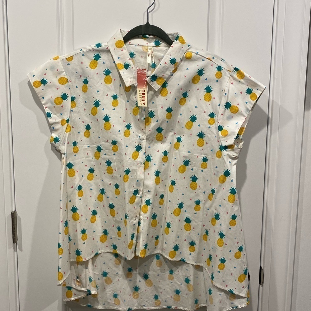 Pineapple short sleeve button down NWT - image 6